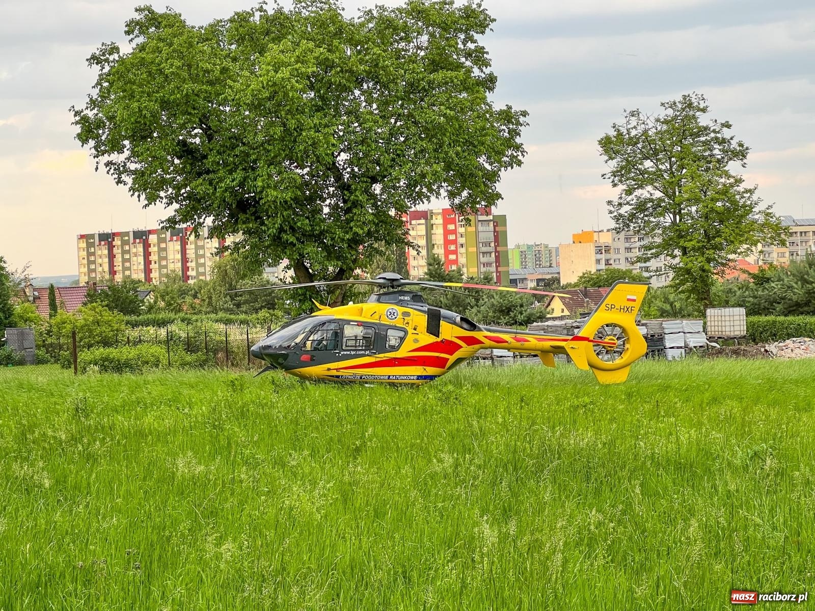 Zdjęcie w galerii na portalu naszraciborz.pl: Mężczyzna spadł z wieży TSR przy Cmentarnej w Raciborzu [FOTO] wiadomości z regionu