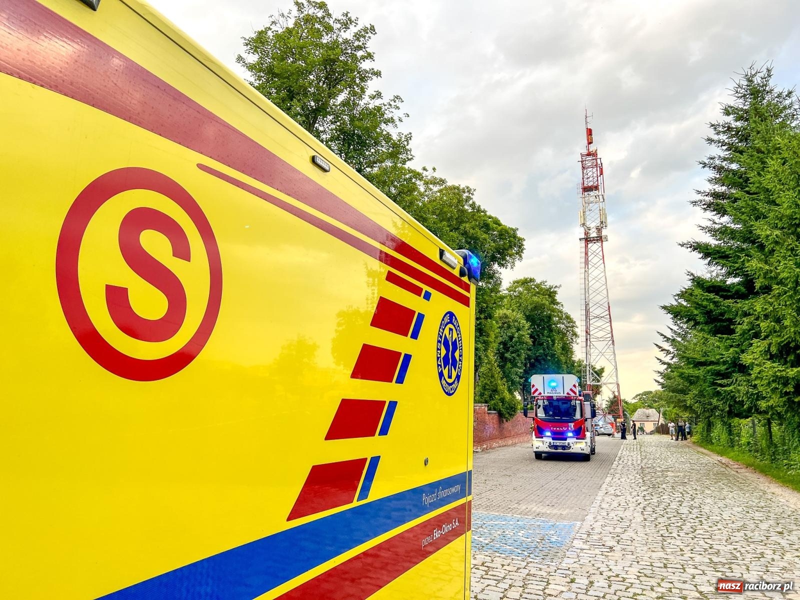 Zdjęcie w galerii na portalu naszraciborz.pl: Mężczyzna spadł z wieży TSR przy Cmentarnej w Raciborzu [FOTO] wiadomości z regionu