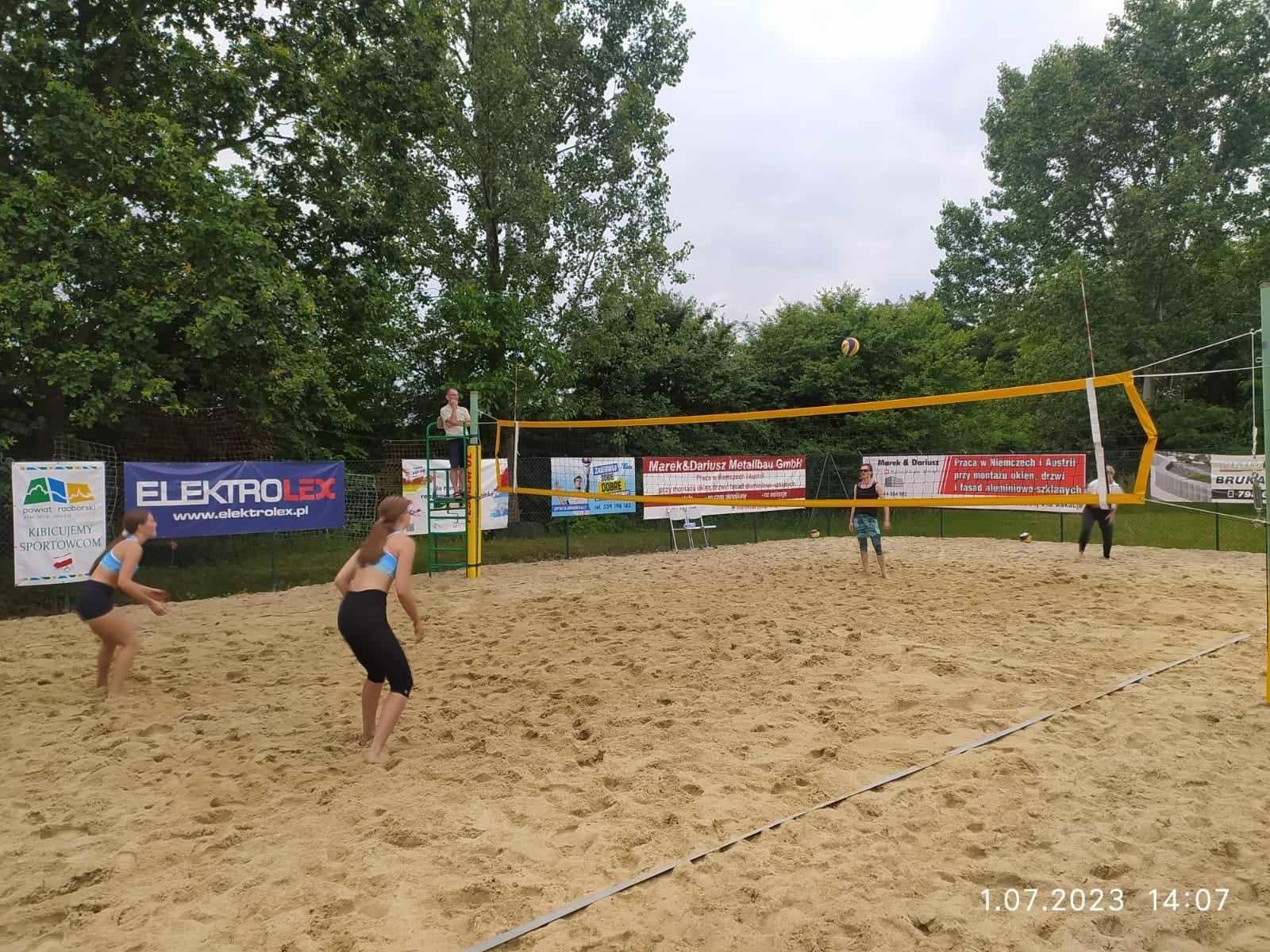 Zdjęcie w galerii na portalu naszraciborz.pl: Wakacje w powiecie. Krzanowicki turniej siatkówki wiadomości z regionu