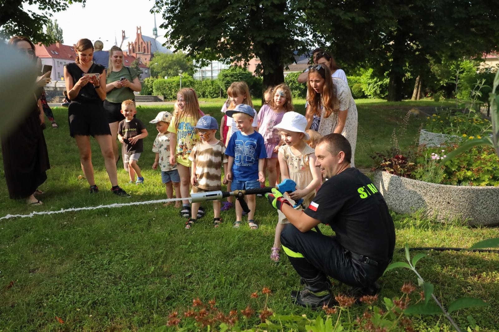 Zdjęcie w galerii na portalu naszraciborz.pl: Mali Odkrywcy przywitali w Raciborzu wakacje wiadomości z regionu