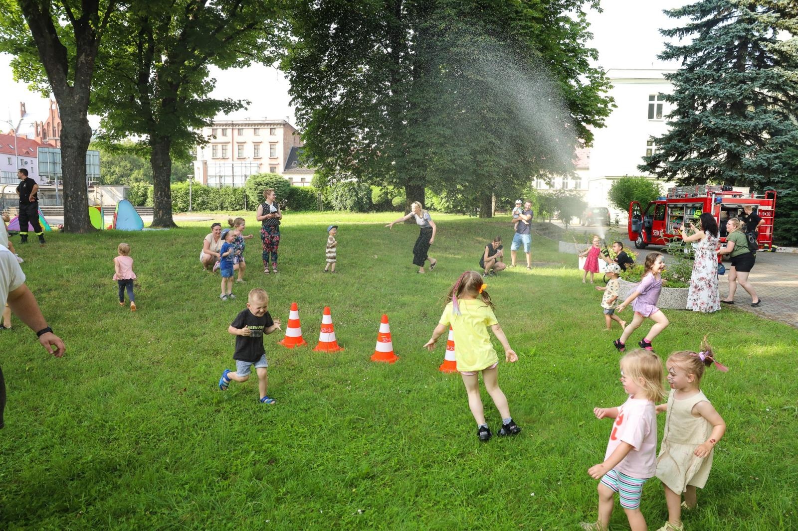 Zdjęcie w galerii na portalu naszraciborz.pl: Mali Odkrywcy przywitali w Raciborzu wakacje wiadomości z regionu