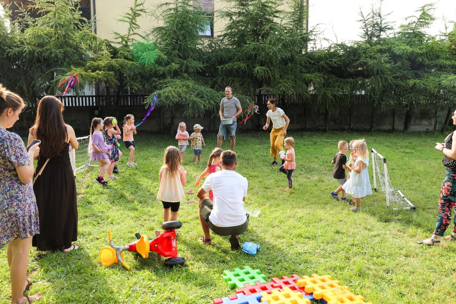 Zdjęcie w galerii na portalu naszraciborz.pl: Mali Odkrywcy przywitali w Raciborzu wakacje wiadomości z regionu