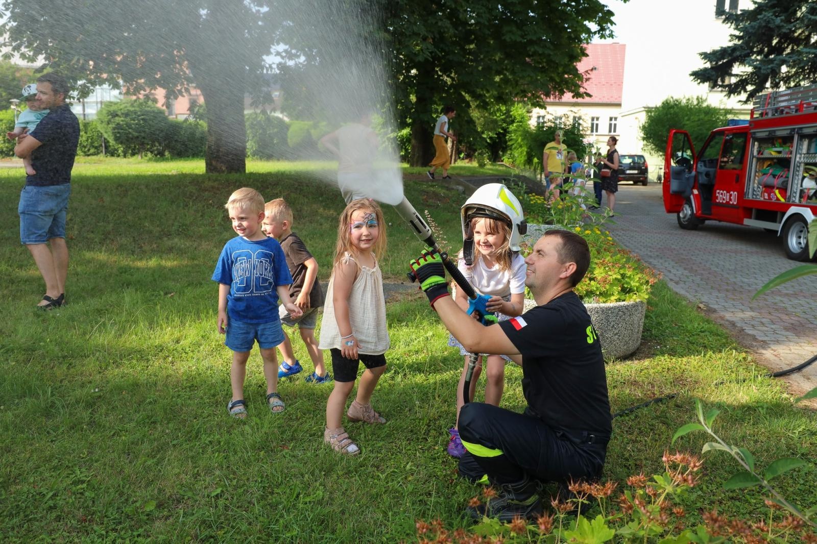 Zdjęcie w galerii na portalu naszraciborz.pl: Mali Odkrywcy przywitali w Raciborzu wakacje wiadomości z regionu