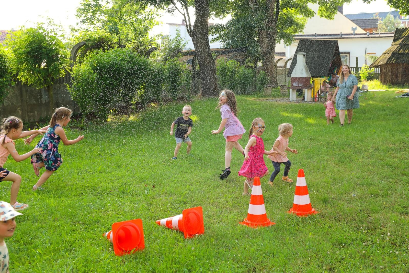 Zdjęcie w galerii na portalu naszraciborz.pl: Mali Odkrywcy przywitali w Raciborzu wakacje wiadomości z regionu