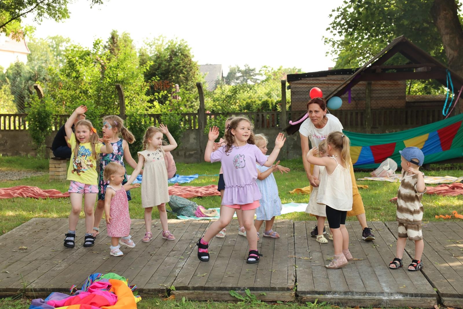 Zdjęcie w galerii na portalu naszraciborz.pl: Mali Odkrywcy przywitali w Raciborzu wakacje wiadomości z regionu