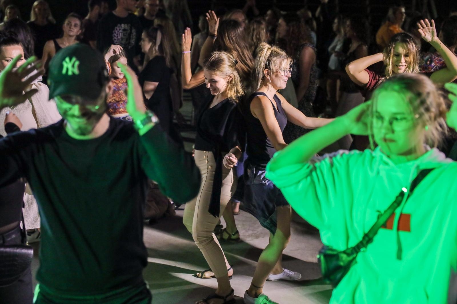 Zdjęcie w galerii na portalu naszraciborz.pl: Roztańczone Bulwary podczas kubańskiej nocy z DJ Osmarem wiadomości z regionu