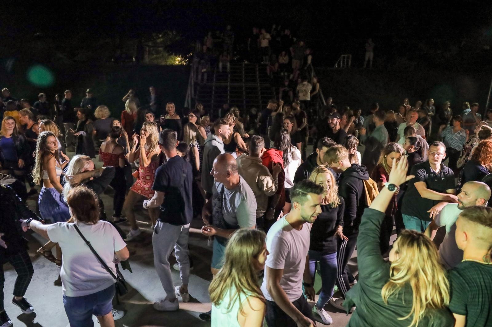 Zdjęcie w galerii na portalu naszraciborz.pl: Roztańczone Bulwary podczas kubańskiej nocy z DJ Osmarem wiadomości z regionu