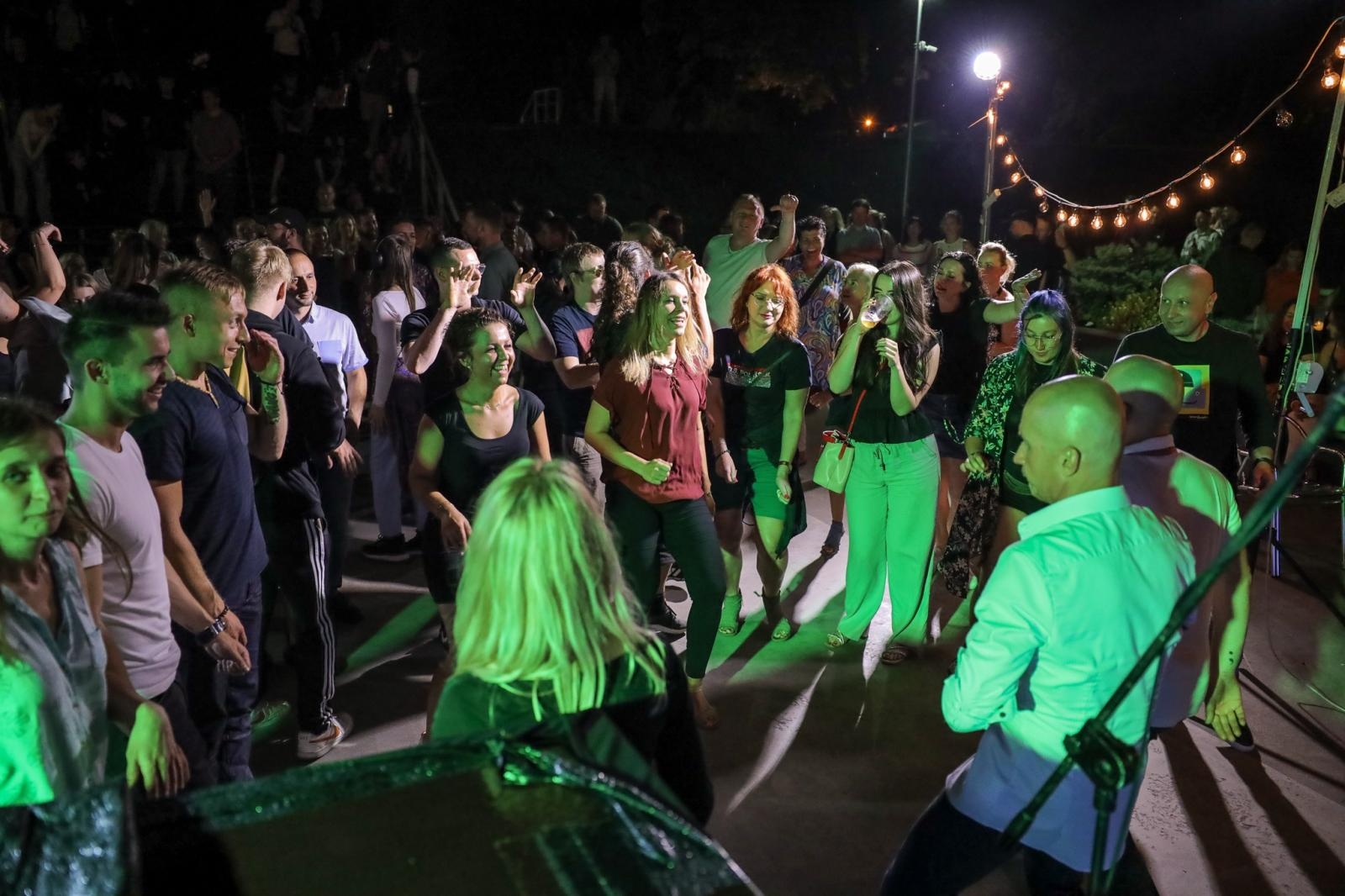 Zdjęcie w galerii na portalu naszraciborz.pl: Roztańczone Bulwary podczas kubańskiej nocy z DJ Osmarem wiadomości z regionu