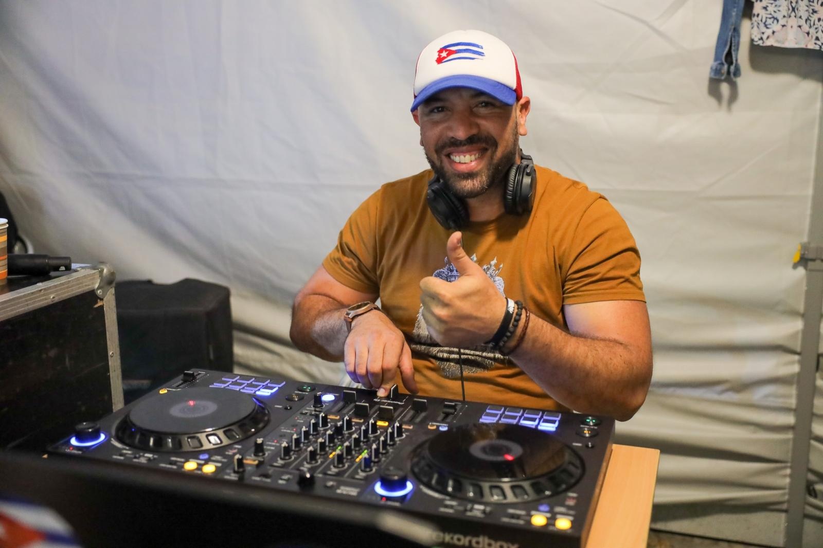 Zdjęcie w galerii na portalu naszraciborz.pl: Roztańczone Bulwary podczas kubańskiej nocy z DJ Osmarem wiadomości z regionu