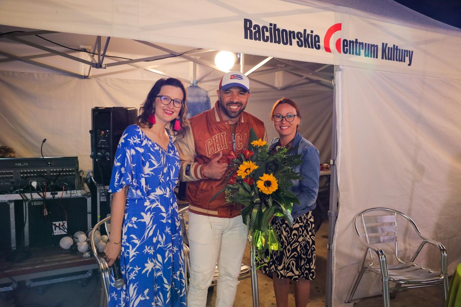 Zdjęcie w galerii na portalu naszraciborz.pl: Roztańczone Bulwary podczas kubańskiej nocy z DJ Osmarem wiadomości z regionu