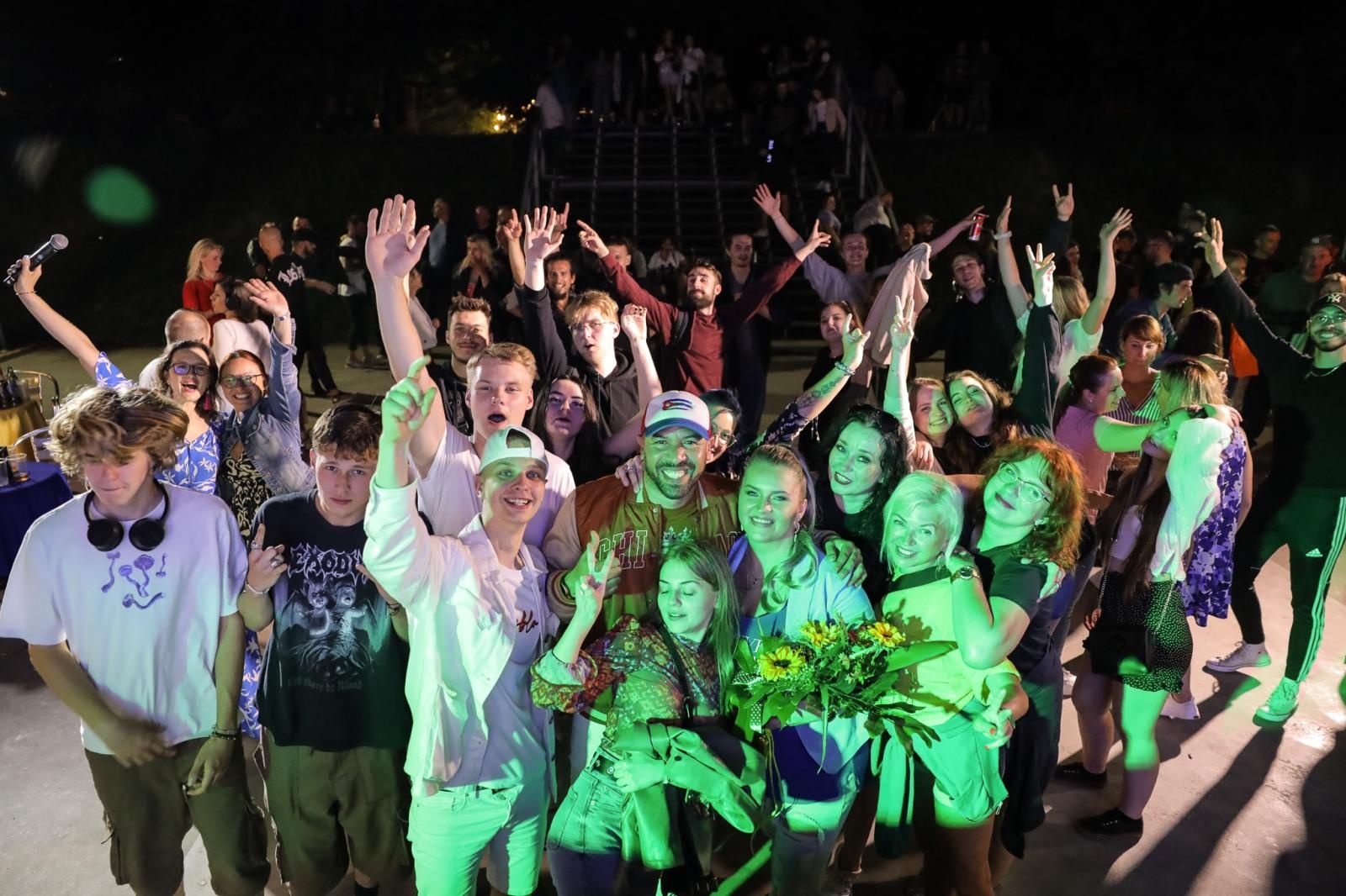 Zdjęcie w galerii na portalu naszraciborz.pl: Roztańczone Bulwary podczas kubańskiej nocy z DJ Osmarem wiadomości z regionu