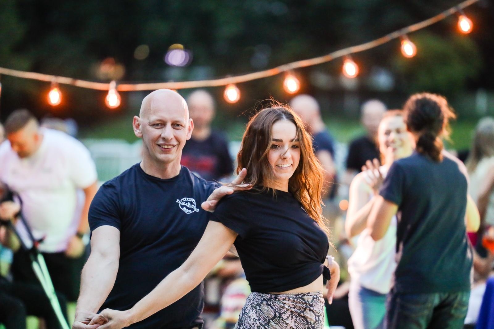 Zdjęcie w galerii na portalu naszraciborz.pl: Roztańczone Bulwary podczas kubańskiej nocy z DJ Osmarem wiadomości z regionu