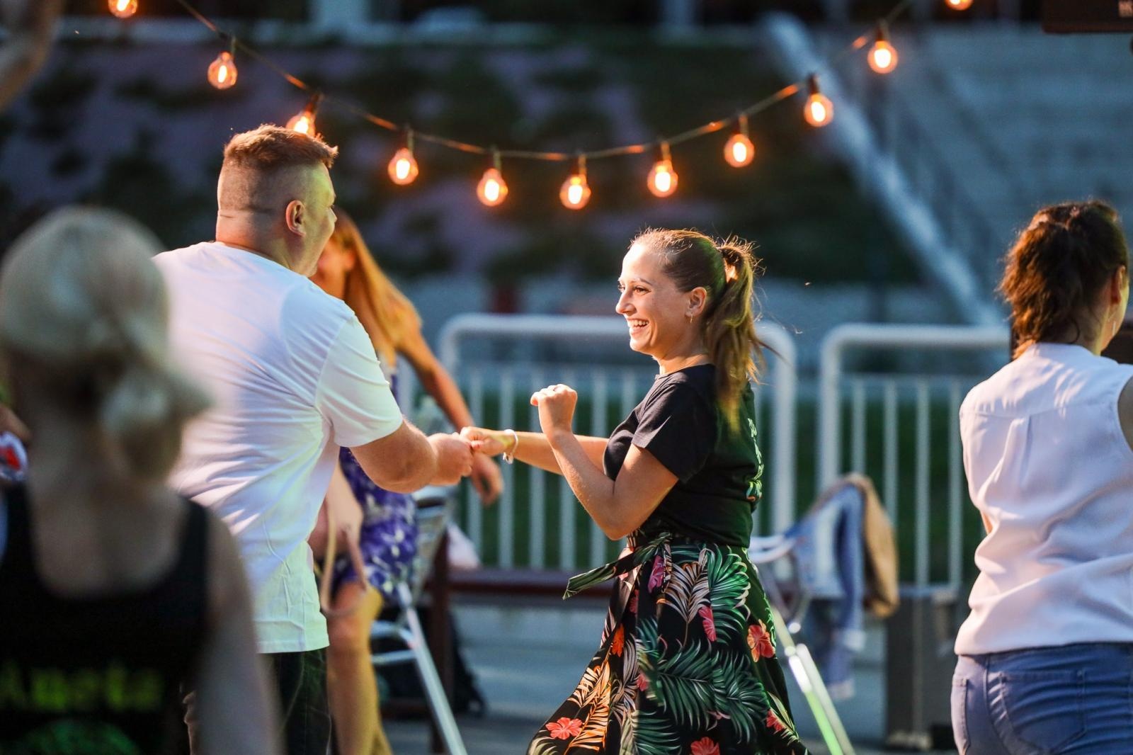 Zdjęcie w galerii na portalu naszraciborz.pl: Roztańczone Bulwary podczas kubańskiej nocy z DJ Osmarem wiadomości z regionu