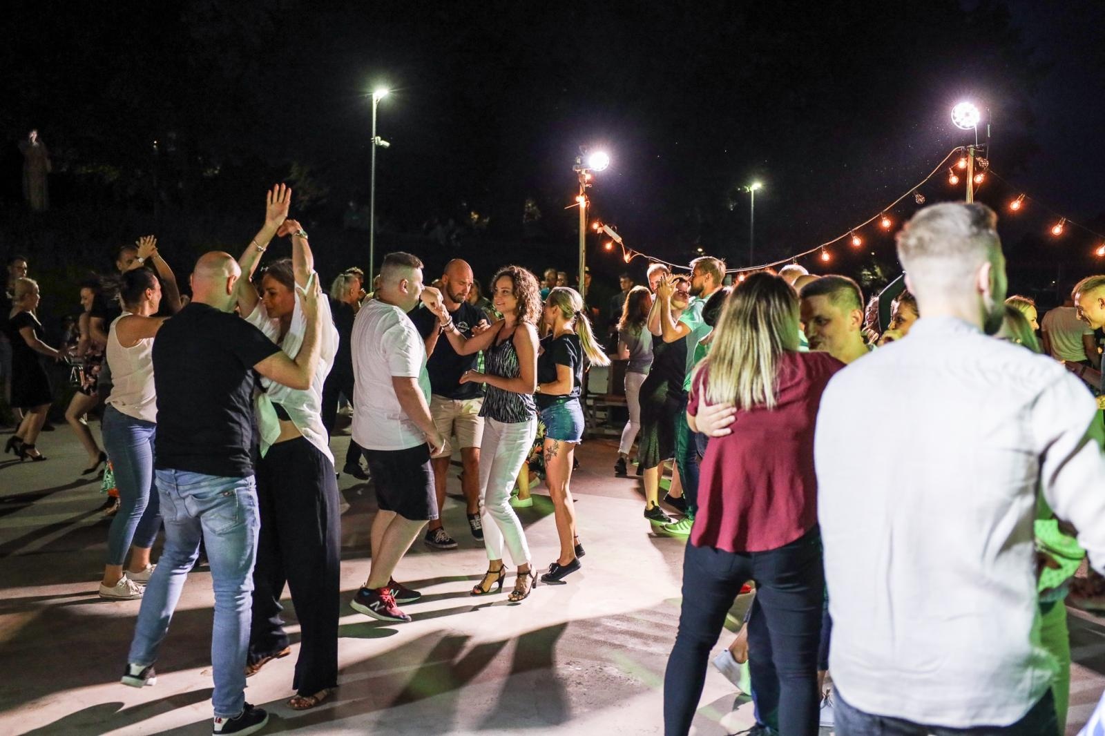 Zdjęcie w galerii na portalu naszraciborz.pl: Roztańczone Bulwary podczas kubańskiej nocy z DJ Osmarem wiadomości z regionu