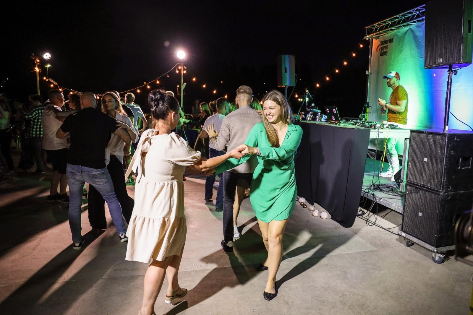 Zdjęcie w galerii na portalu naszraciborz.pl: Roztańczone Bulwary podczas kubańskiej nocy z DJ Osmarem wiadomości z regionu