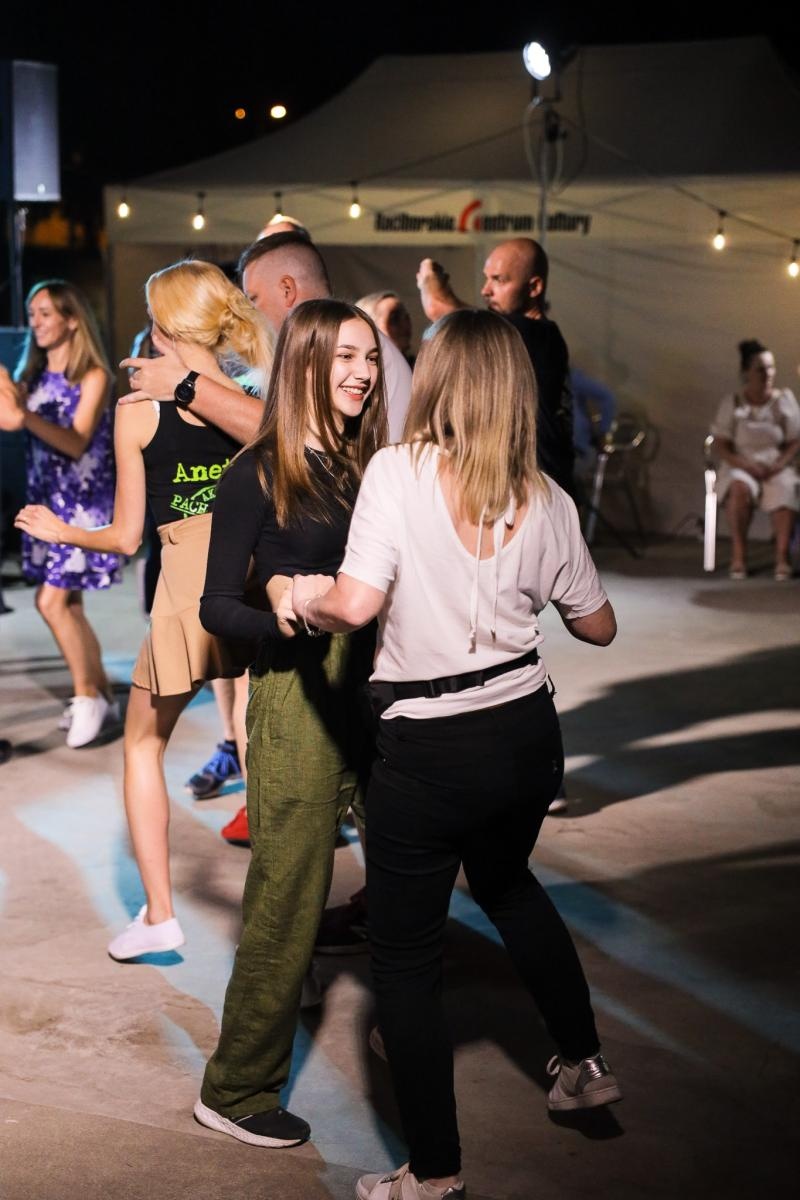 Zdjęcie w galerii na portalu naszraciborz.pl: Roztańczone Bulwary podczas kubańskiej nocy z DJ Osmarem wiadomości z regionu