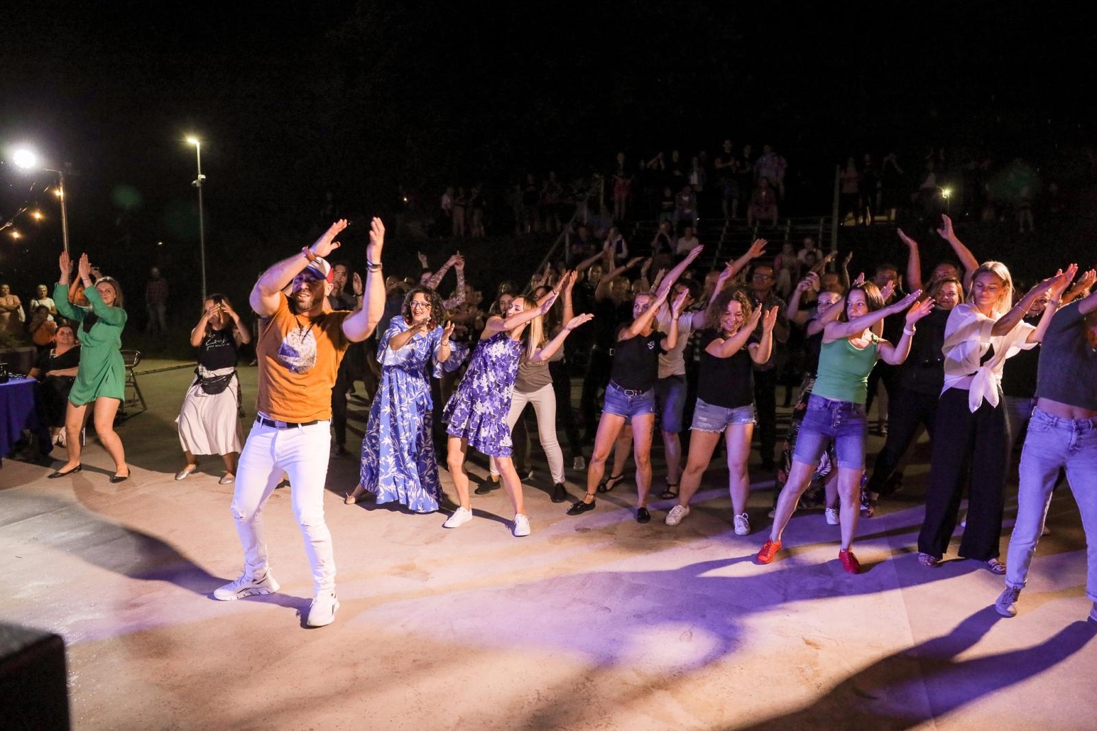 Zdjęcie w galerii na portalu naszraciborz.pl: Roztańczone Bulwary podczas kubańskiej nocy z DJ Osmarem wiadomości z regionu