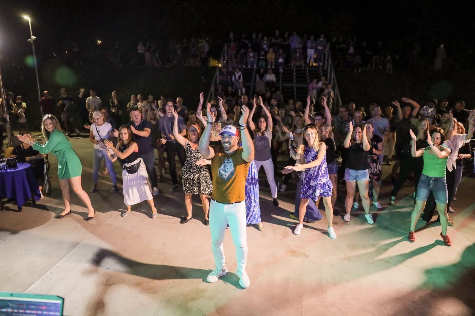 Zdjęcie w galerii na portalu naszraciborz.pl: Roztańczone Bulwary podczas kubańskiej nocy z DJ Osmarem wiadomości z regionu