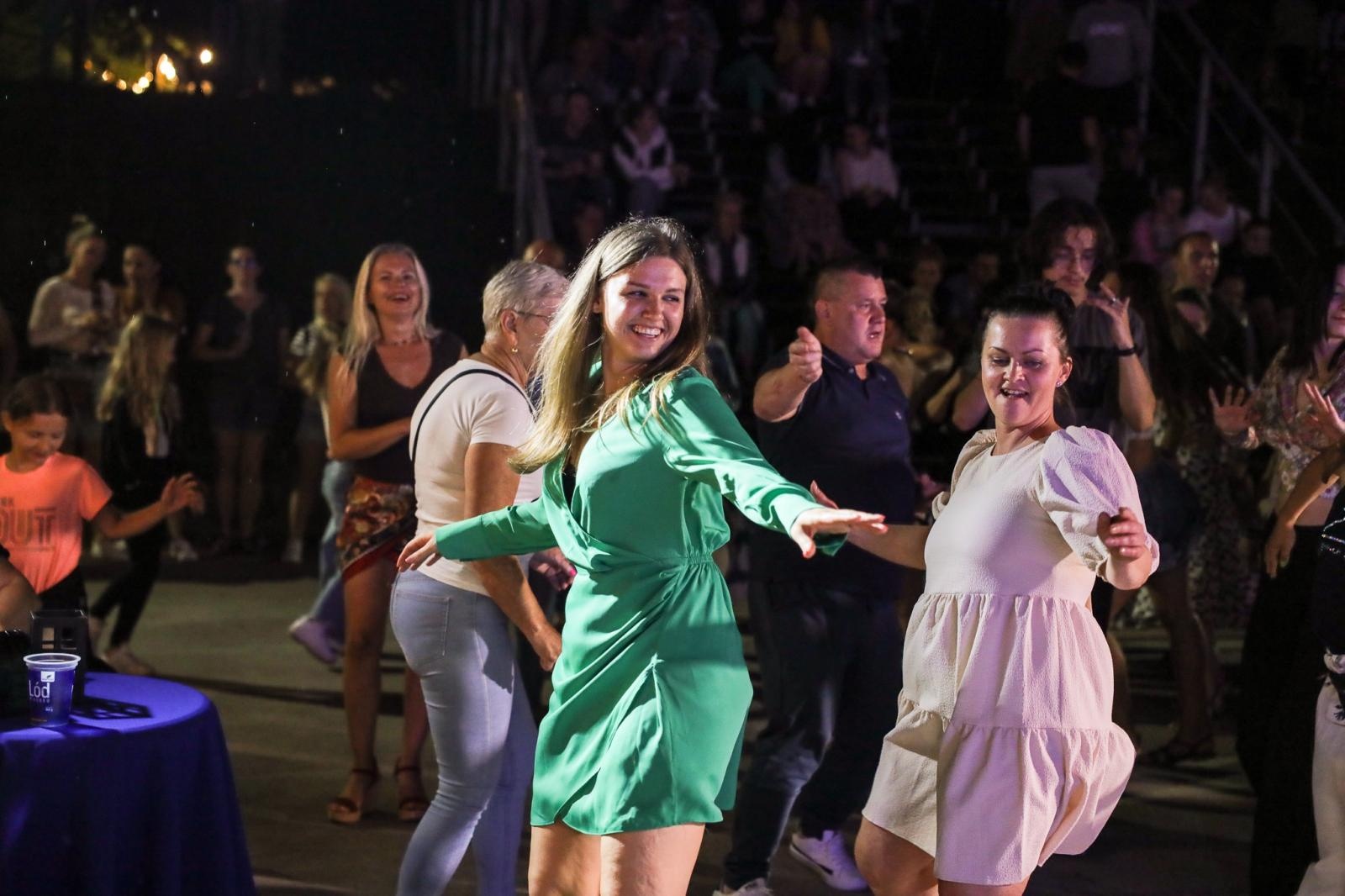 Zdjęcie w galerii na portalu naszraciborz.pl: Roztańczone Bulwary podczas kubańskiej nocy z DJ Osmarem wiadomości z regionu