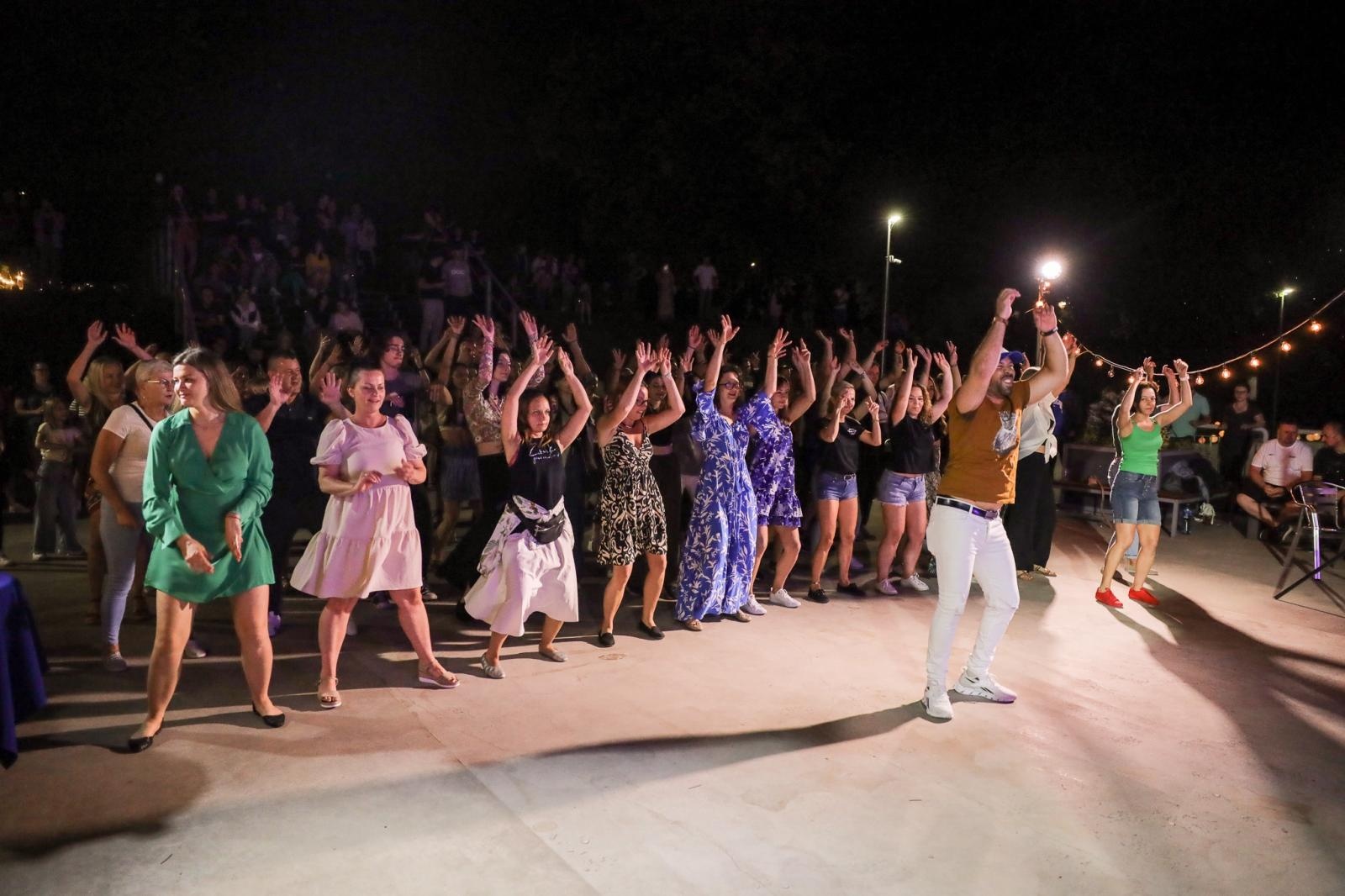 Zdjęcie w galerii na portalu naszraciborz.pl: Roztańczone Bulwary podczas kubańskiej nocy z DJ Osmarem wiadomości z regionu