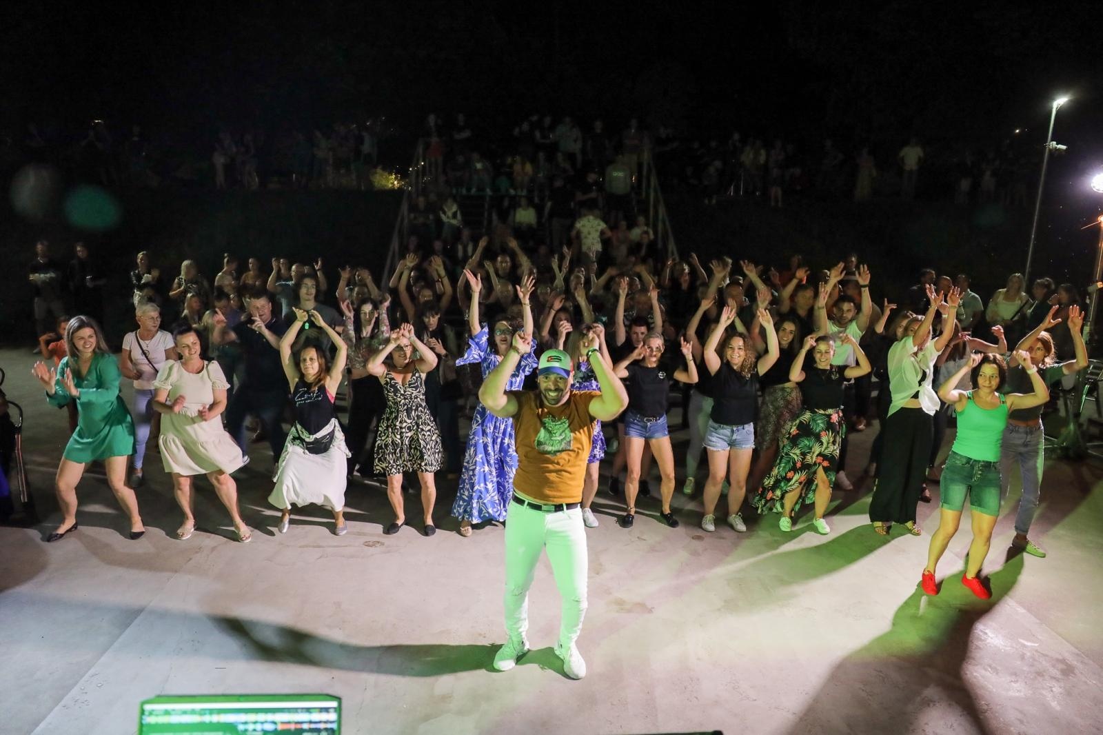 Zdjęcie w galerii na portalu naszraciborz.pl: Roztańczone Bulwary podczas kubańskiej nocy z DJ Osmarem wiadomości z regionu