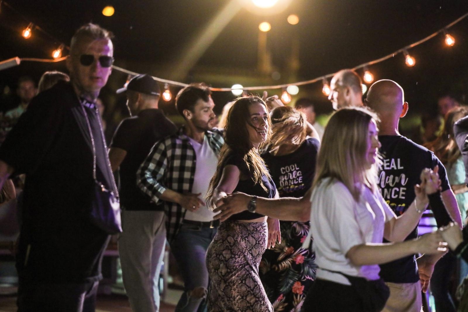 Zdjęcie w galerii na portalu naszraciborz.pl: Roztańczone Bulwary podczas kubańskiej nocy z DJ Osmarem wiadomości z regionu