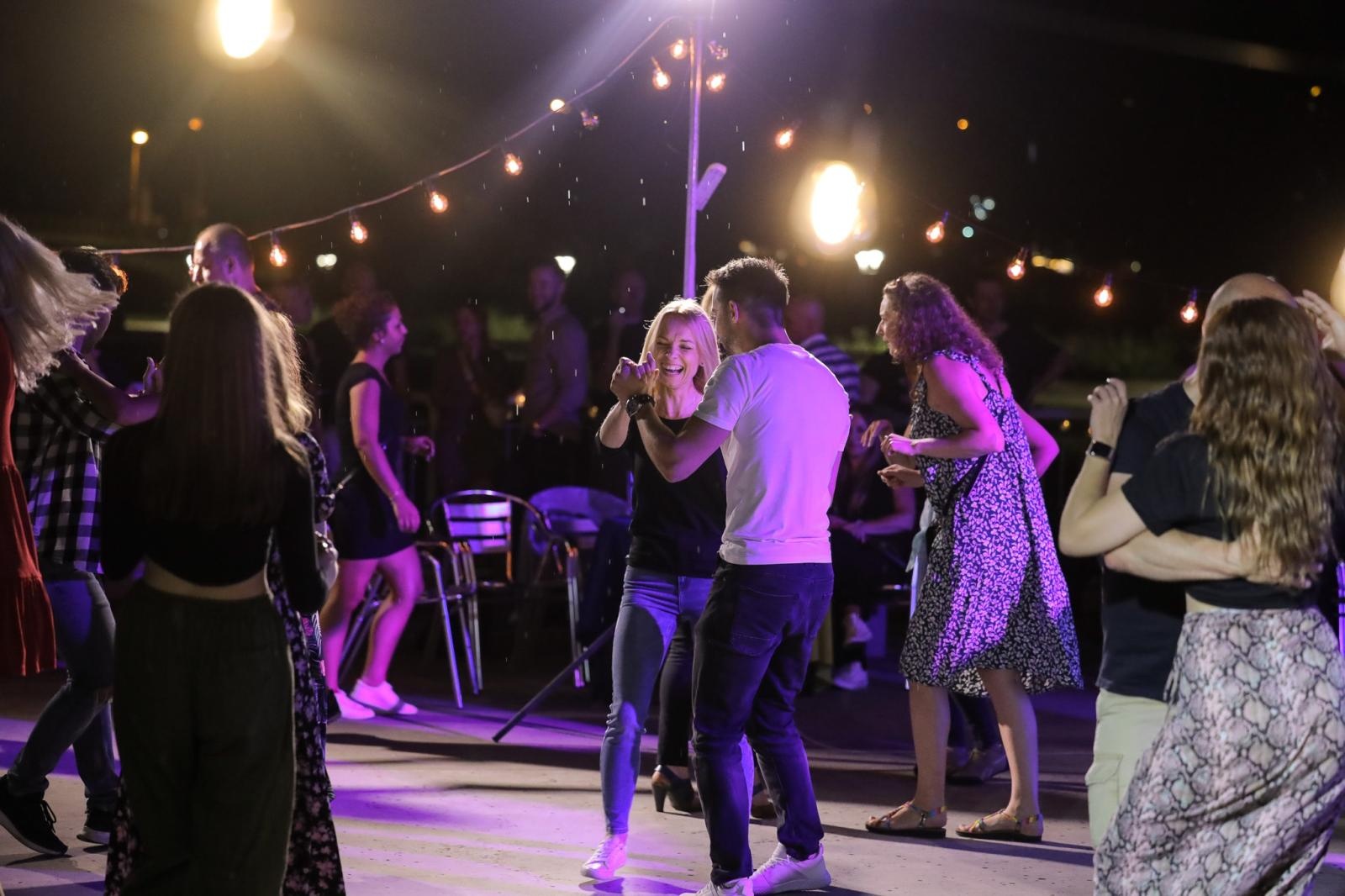 Zdjęcie w galerii na portalu naszraciborz.pl: Roztańczone Bulwary podczas kubańskiej nocy z DJ Osmarem wiadomości z regionu