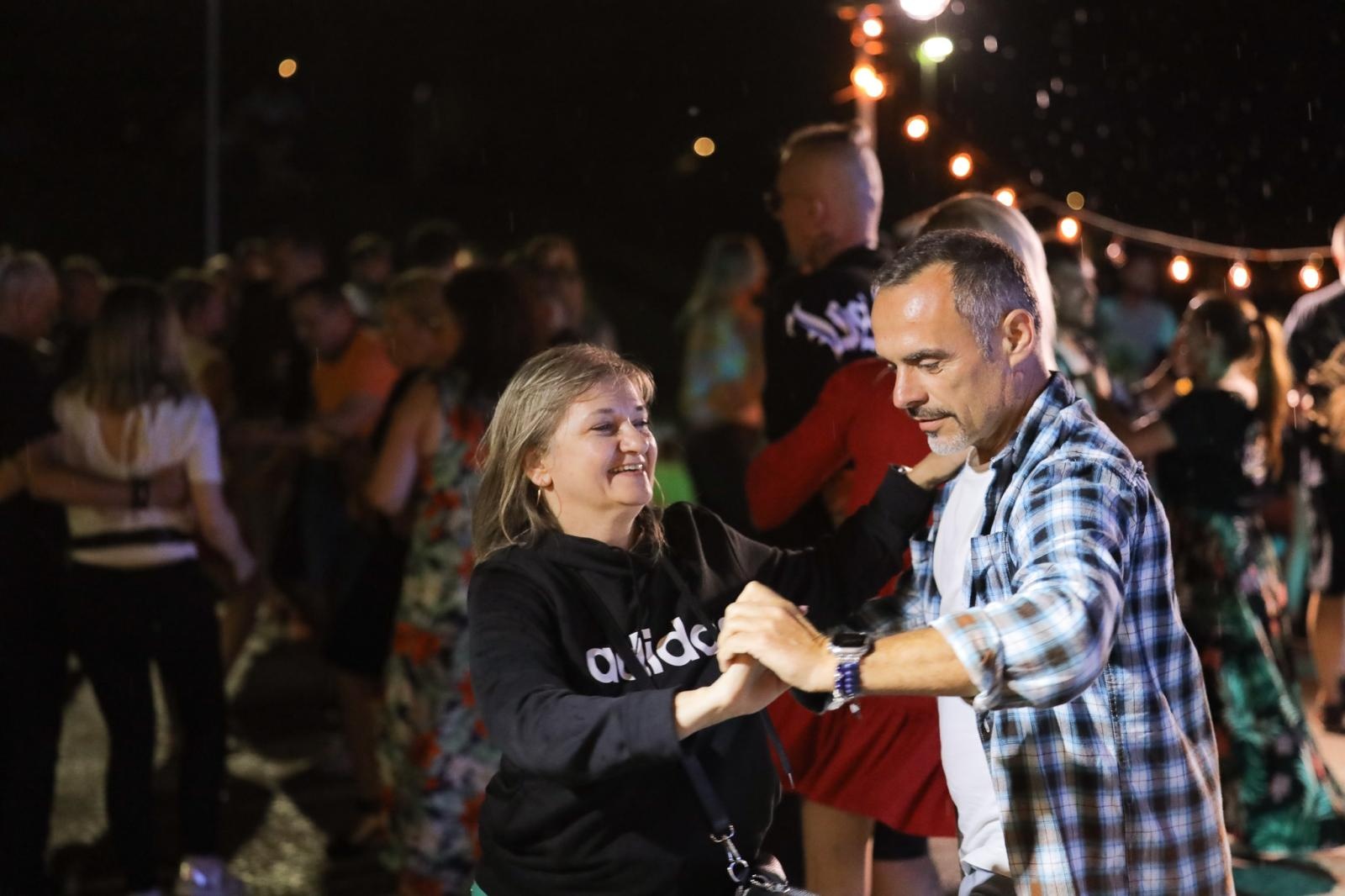 Zdjęcie w galerii na portalu naszraciborz.pl: Roztańczone Bulwary podczas kubańskiej nocy z DJ Osmarem wiadomości z regionu