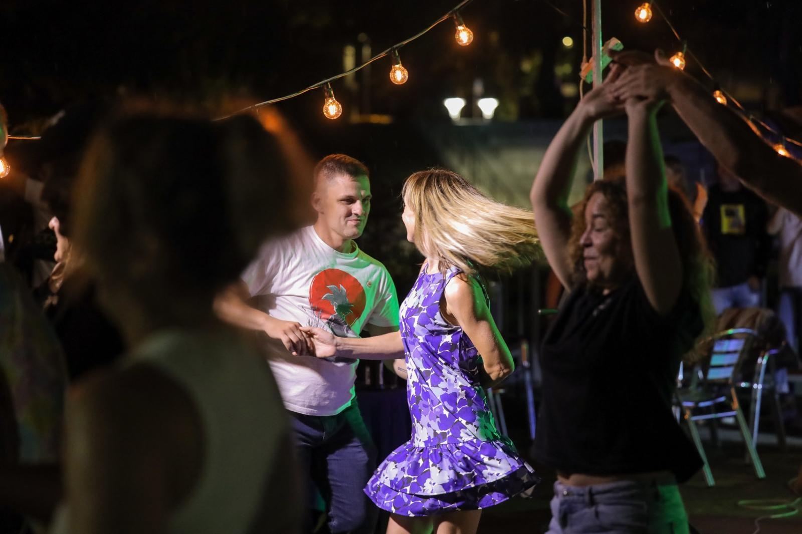 Zdjęcie w galerii na portalu naszraciborz.pl: Roztańczone Bulwary podczas kubańskiej nocy z DJ Osmarem wiadomości z regionu