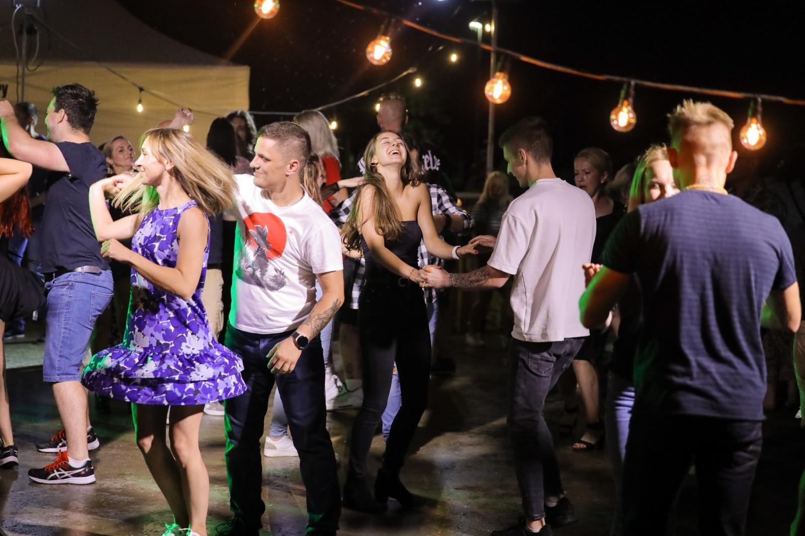 Zdjęcie w galerii na portalu naszraciborz.pl: Roztańczone Bulwary podczas kubańskiej nocy z DJ Osmarem wiadomości z regionu