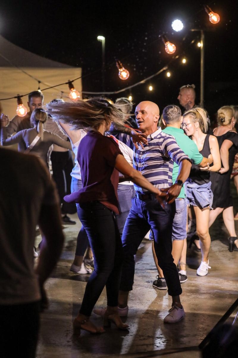 Zdjęcie w galerii na portalu naszraciborz.pl: Roztańczone Bulwary podczas kubańskiej nocy z DJ Osmarem wiadomości z regionu