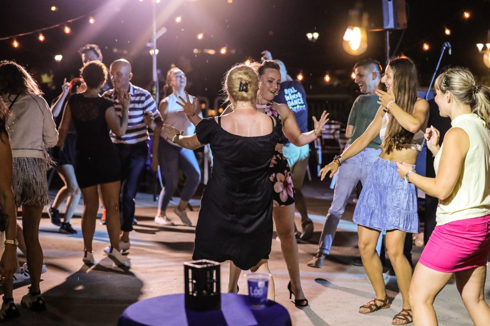 Zdjęcie w galerii na portalu naszraciborz.pl: Roztańczone Bulwary podczas kubańskiej nocy z DJ Osmarem wiadomości z regionu