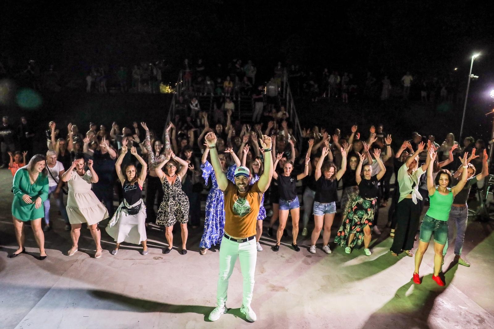 Zdjęcie w galerii na portalu naszraciborz.pl: Roztańczone Bulwary podczas kubańskiej nocy z DJ Osmarem wiadomości z regionu