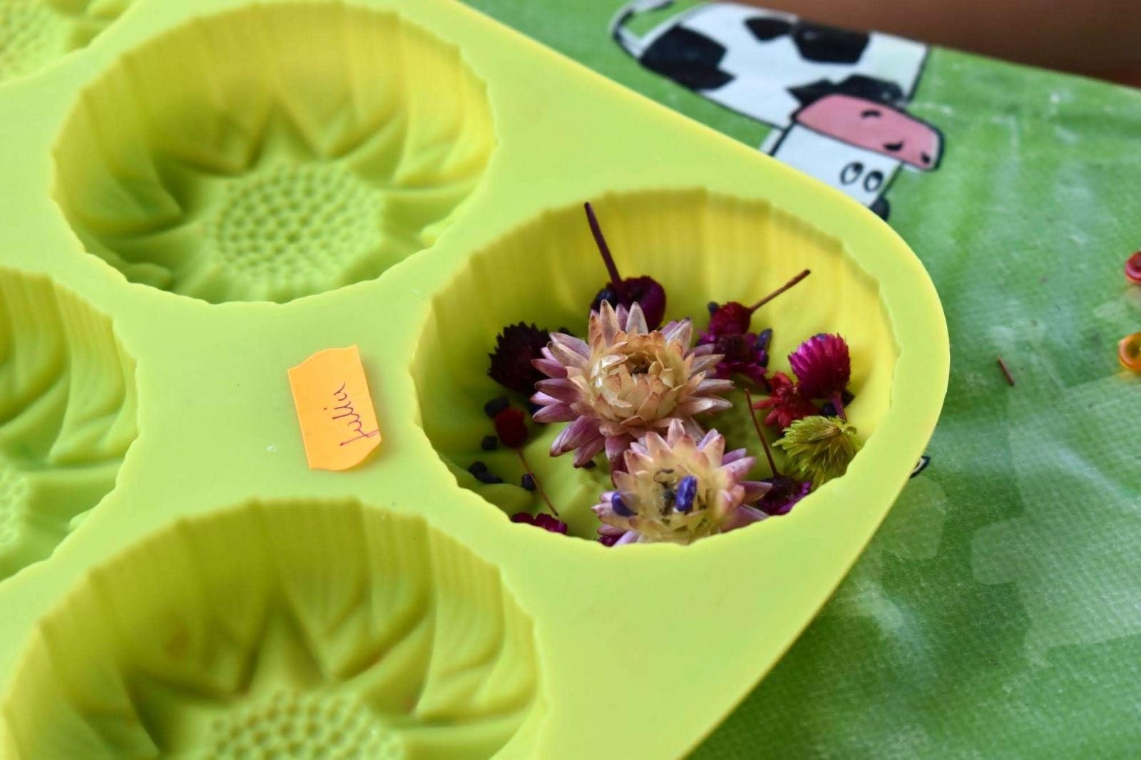 Zdjęcie w galerii na portalu naszraciborz.pl: WAKACJE w POWIECIE 2023. Warsztaty mydlarskie za nami! wiadomości z regionu