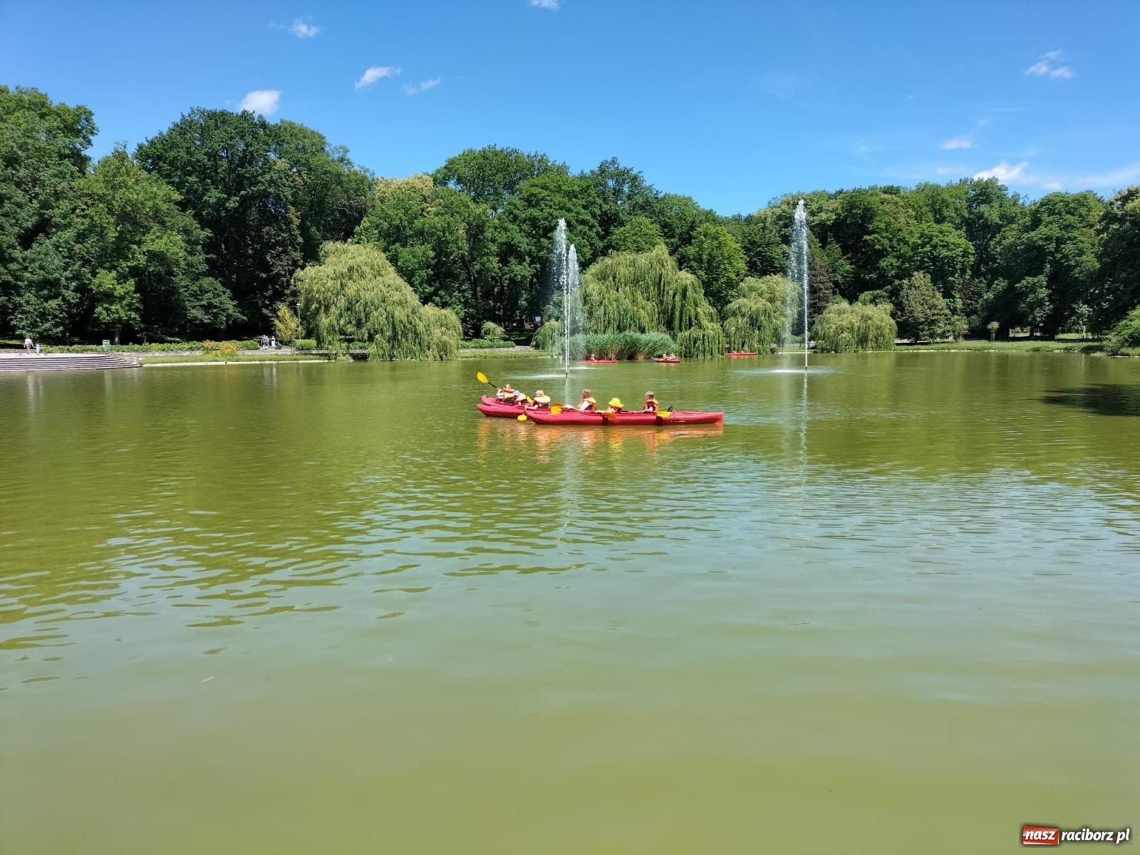 Zdjęcie w galerii na portalu naszraciborz.pl: Przygodą na kajakach OSIR rozpoczął akcję Lato w Mieście wiadomości z regionu