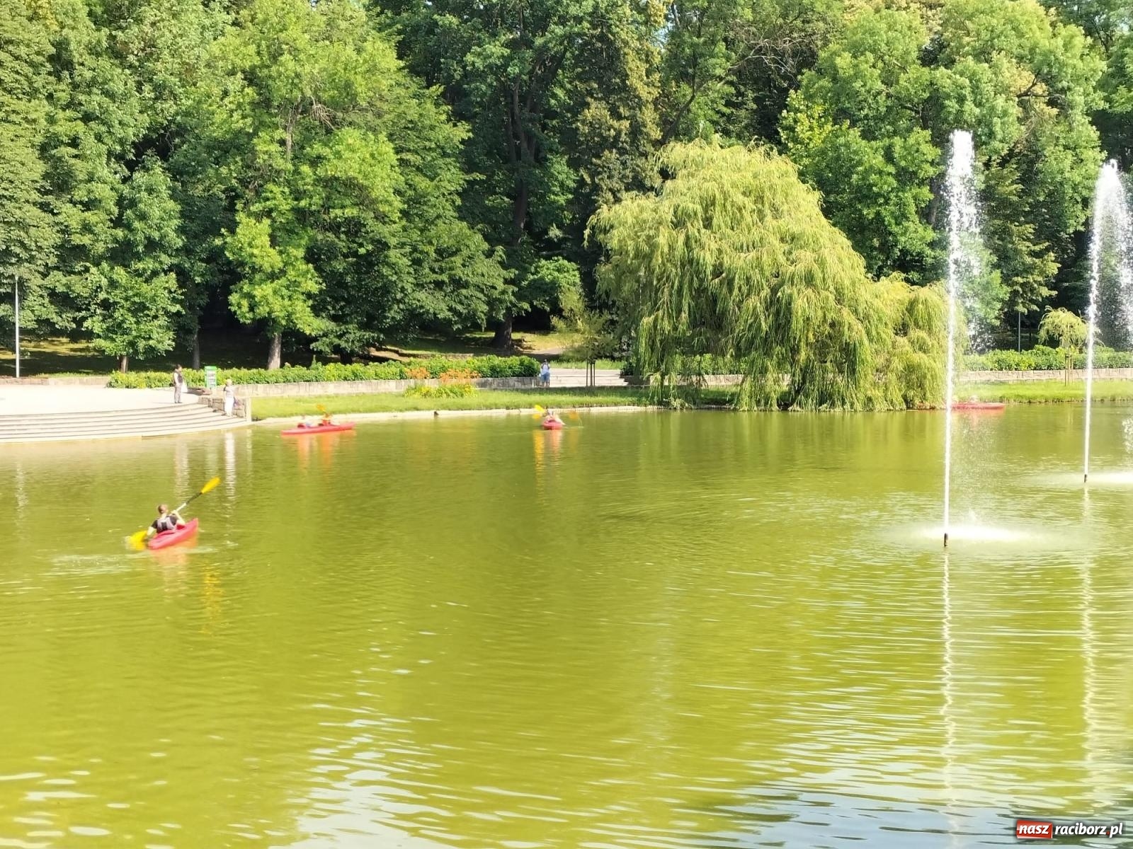 Zdjęcie w galerii na portalu naszraciborz.pl: Przygodą na kajakach OSIR rozpoczął akcję Lato w Mieście wiadomości z regionu