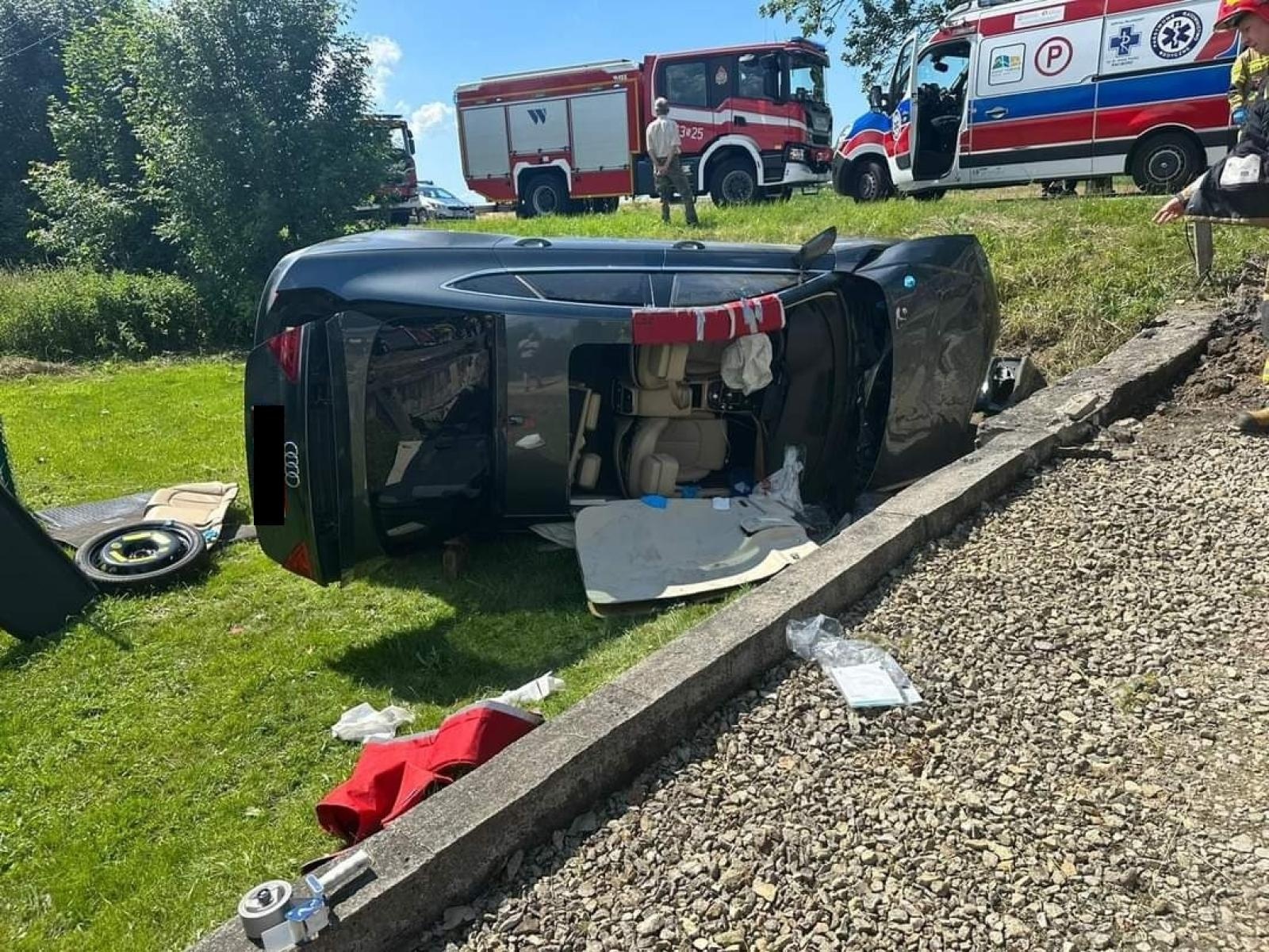 Zdjęcie w galerii na portalu naszraciborz.pl: Dachowanie audi w Rzuchowie [FOTO] wiadomości z regionu
