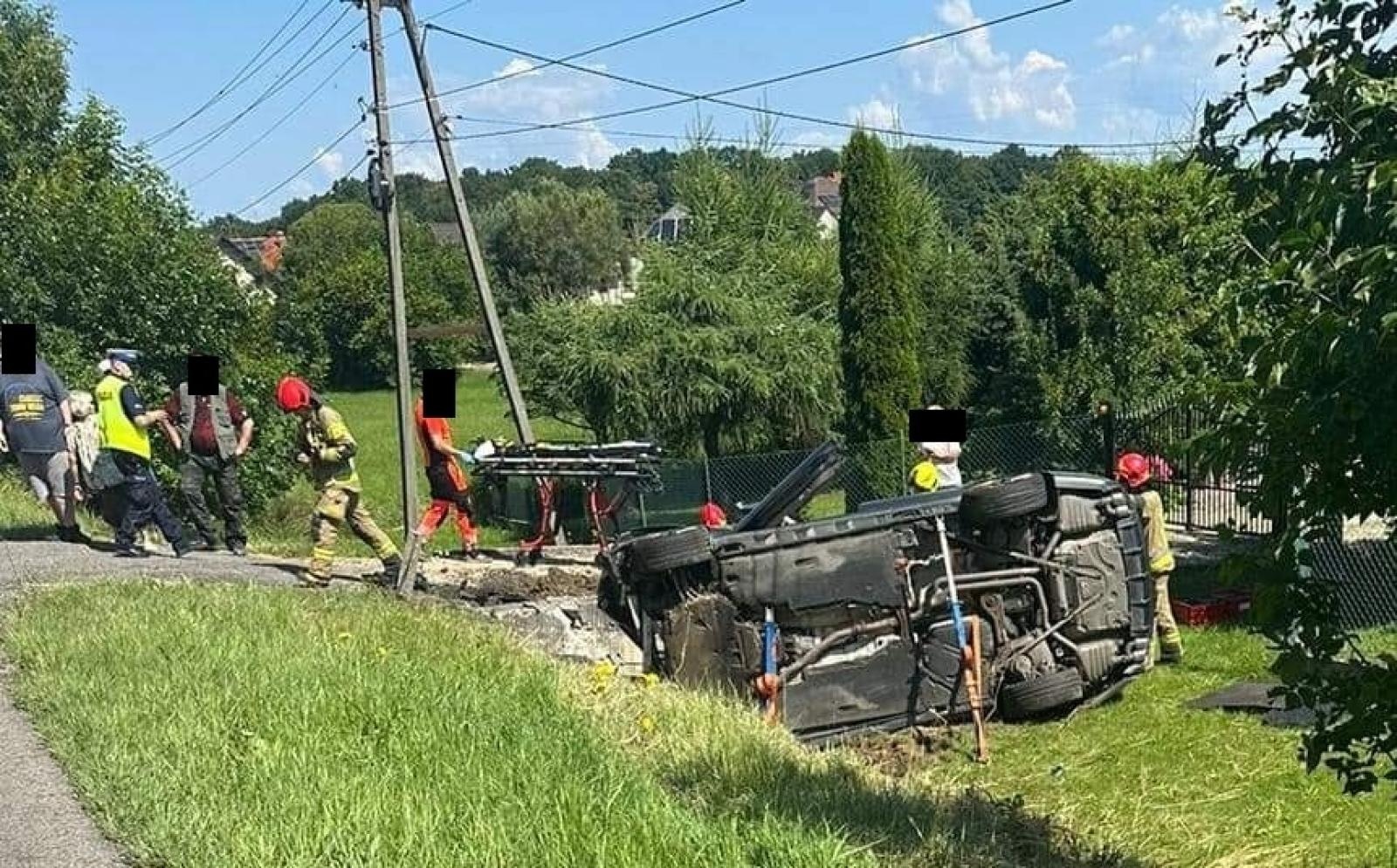 Zdjęcie w galerii na portalu naszraciborz.pl: Dachowanie audi w Rzuchowie [FOTO] wiadomości z regionu