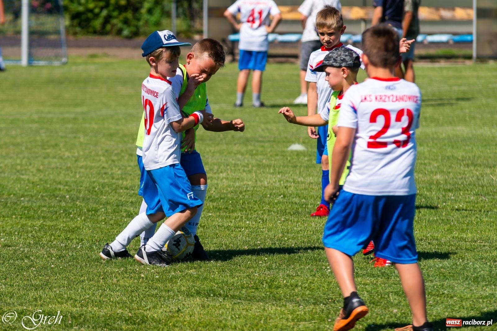 Zdjęcie w galerii na portalu naszraciborz.pl: Piłkarska rywalizacja młodzieży i turniej szóstek w Krzyżanowicach [FOTO] wiadomości z regionu