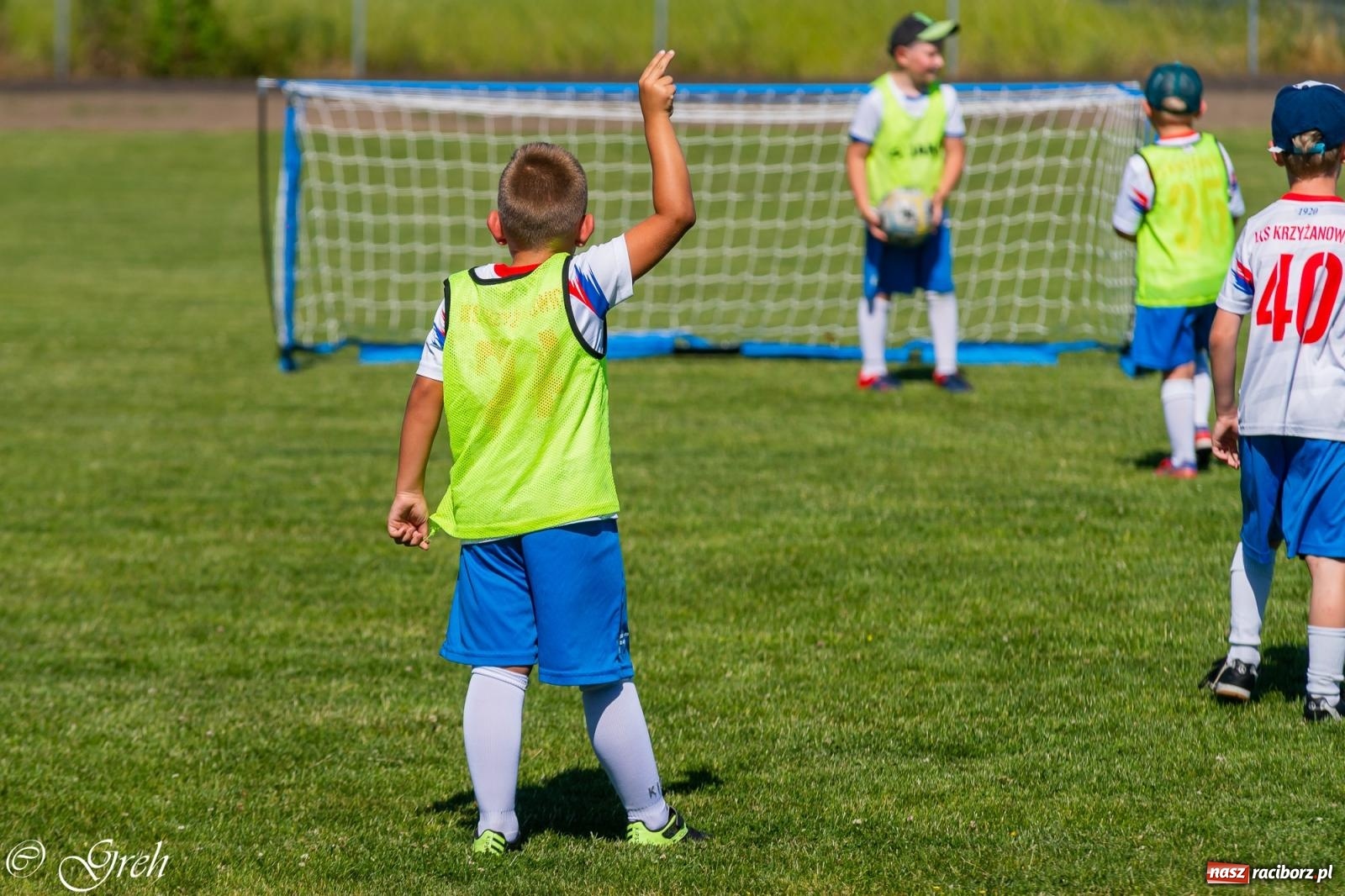 Zdjęcie w galerii na portalu naszraciborz.pl: Piłkarska rywalizacja młodzieży i turniej szóstek w Krzyżanowicach [FOTO] wiadomości z regionu