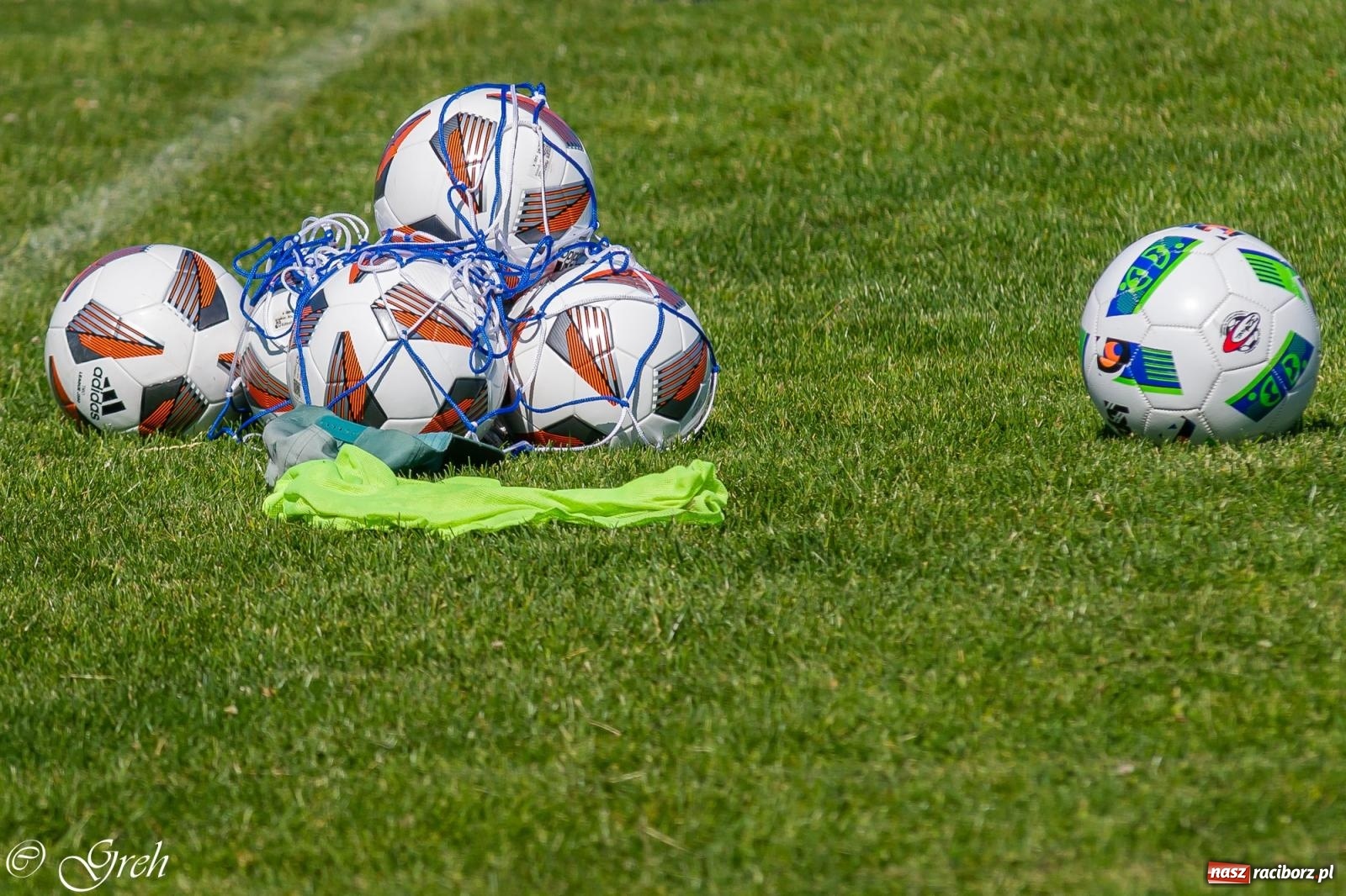 Zdjęcie w galerii na portalu naszraciborz.pl: Piłkarska rywalizacja młodzieży i turniej szóstek w Krzyżanowicach [FOTO] wiadomości z regionu