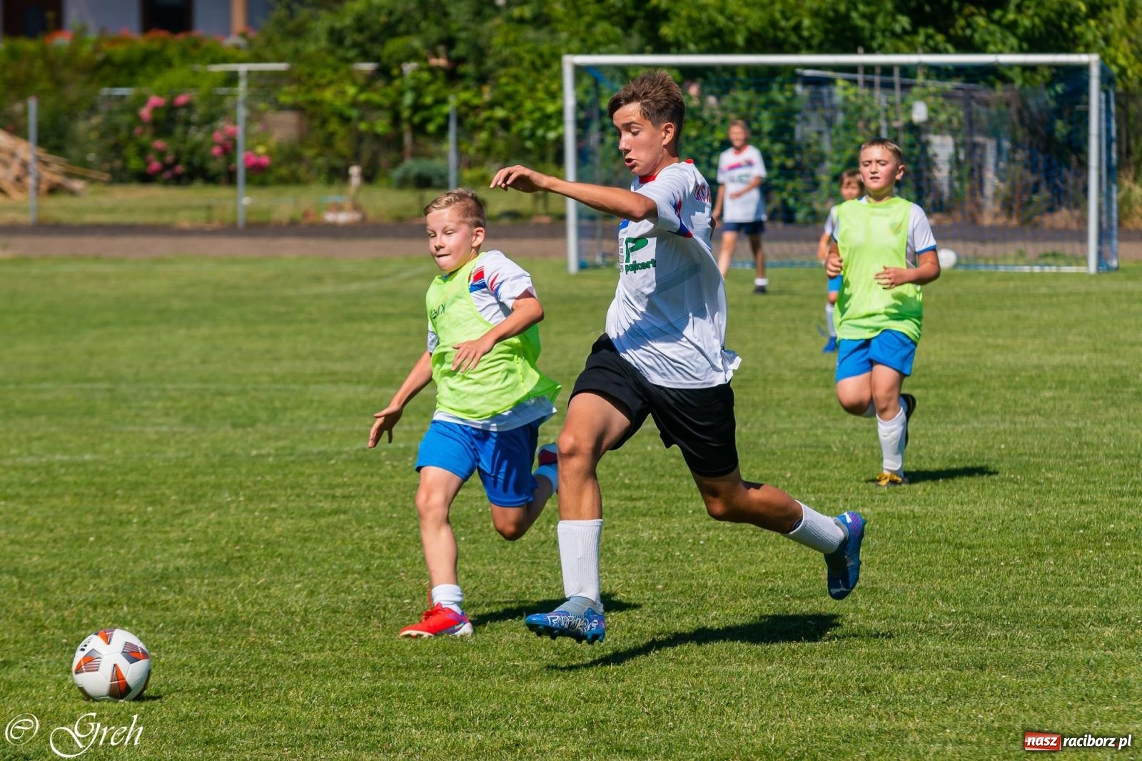 Zdjęcie w galerii na portalu naszraciborz.pl: Piłkarska rywalizacja młodzieży i turniej szóstek w Krzyżanowicach [FOTO] wiadomości z regionu