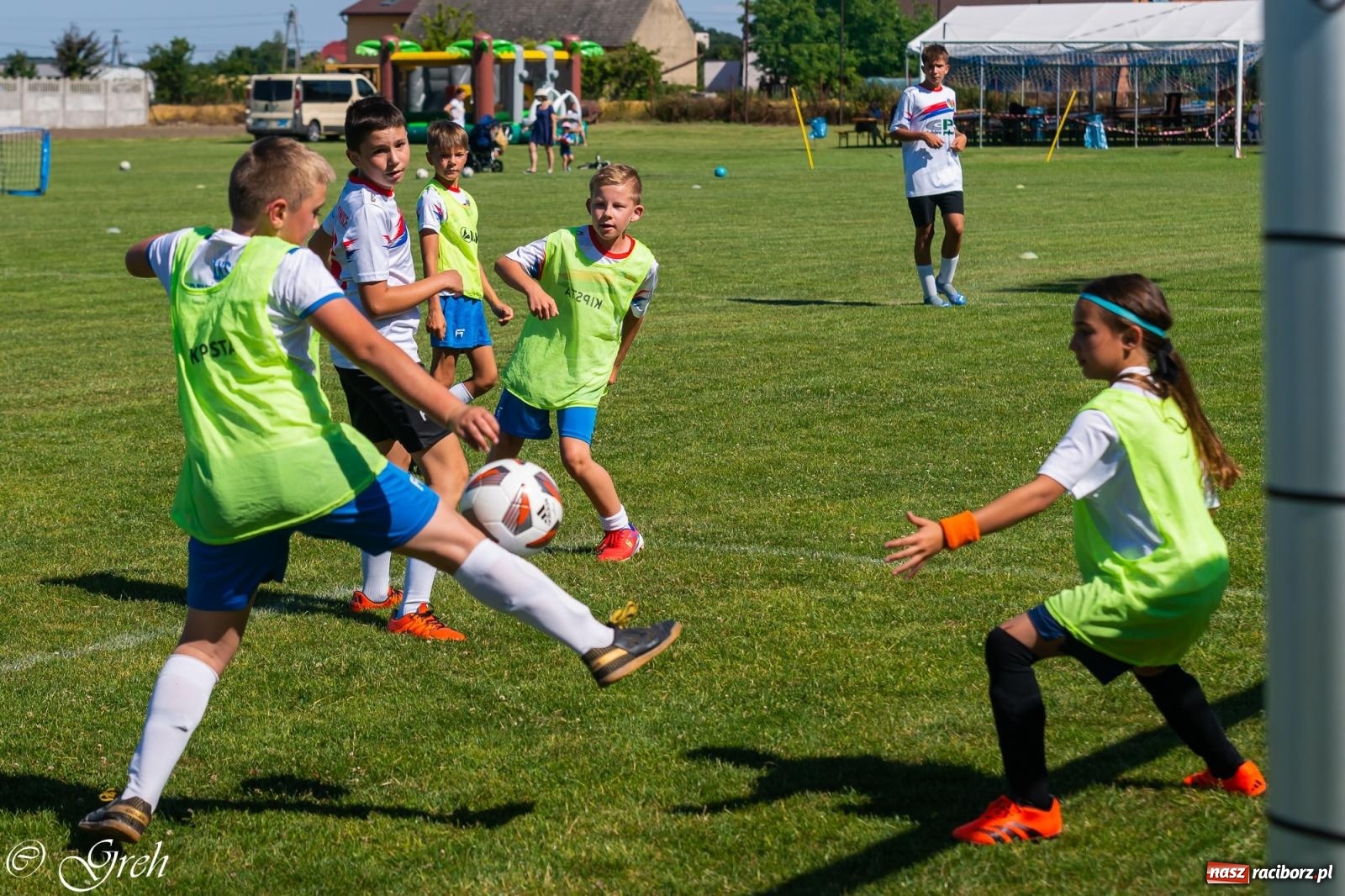 Zdjęcie w galerii na portalu naszraciborz.pl: Piłkarska rywalizacja młodzieży i turniej szóstek w Krzyżanowicach [FOTO] wiadomości z regionu