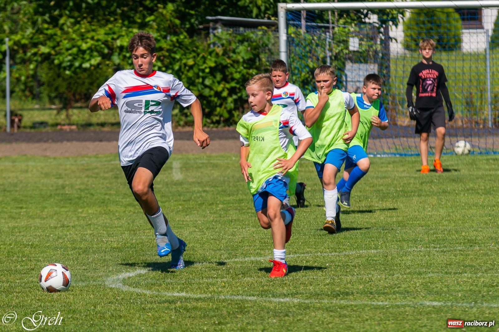 Zdjęcie w galerii na portalu naszraciborz.pl: Piłkarska rywalizacja młodzieży i turniej szóstek w Krzyżanowicach [FOTO] wiadomości z regionu