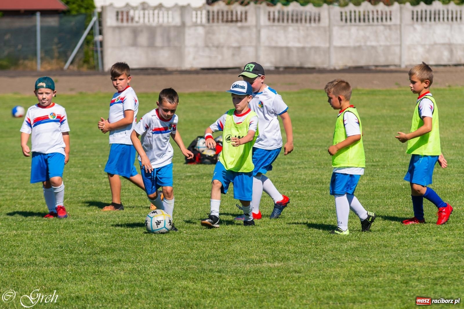 Zdjęcie w galerii na portalu naszraciborz.pl: Piłkarska rywalizacja młodzieży i turniej szóstek w Krzyżanowicach [FOTO] wiadomości z regionu