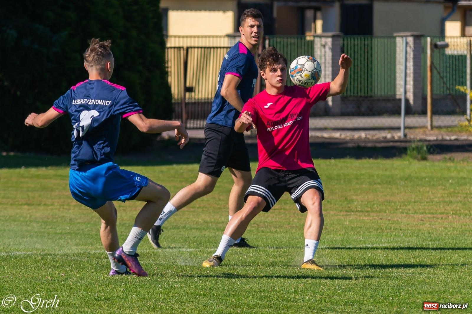 Zdjęcie w galerii na portalu naszraciborz.pl: Piłkarska rywalizacja młodzieży i turniej szóstek w Krzyżanowicach [FOTO] wiadomości z regionu