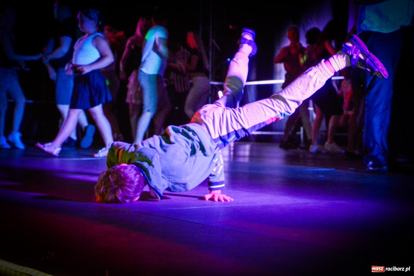 Zdjęcie w galerii na portalu naszraciborz.pl: LATINO PARTY ON AIR - roztańczony zamek w Raciborzu wiadomości z regionu