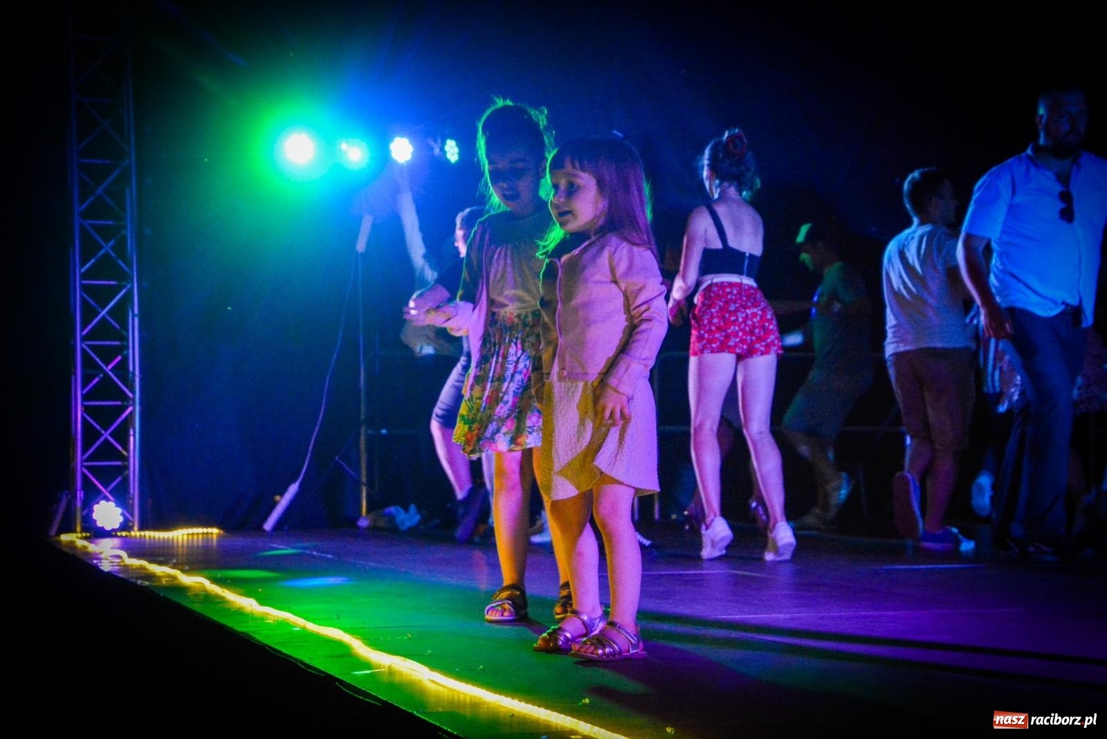 Zdjęcie w galerii na portalu naszraciborz.pl: LATINO PARTY ON AIR - roztańczony zamek w Raciborzu wiadomości z regionu