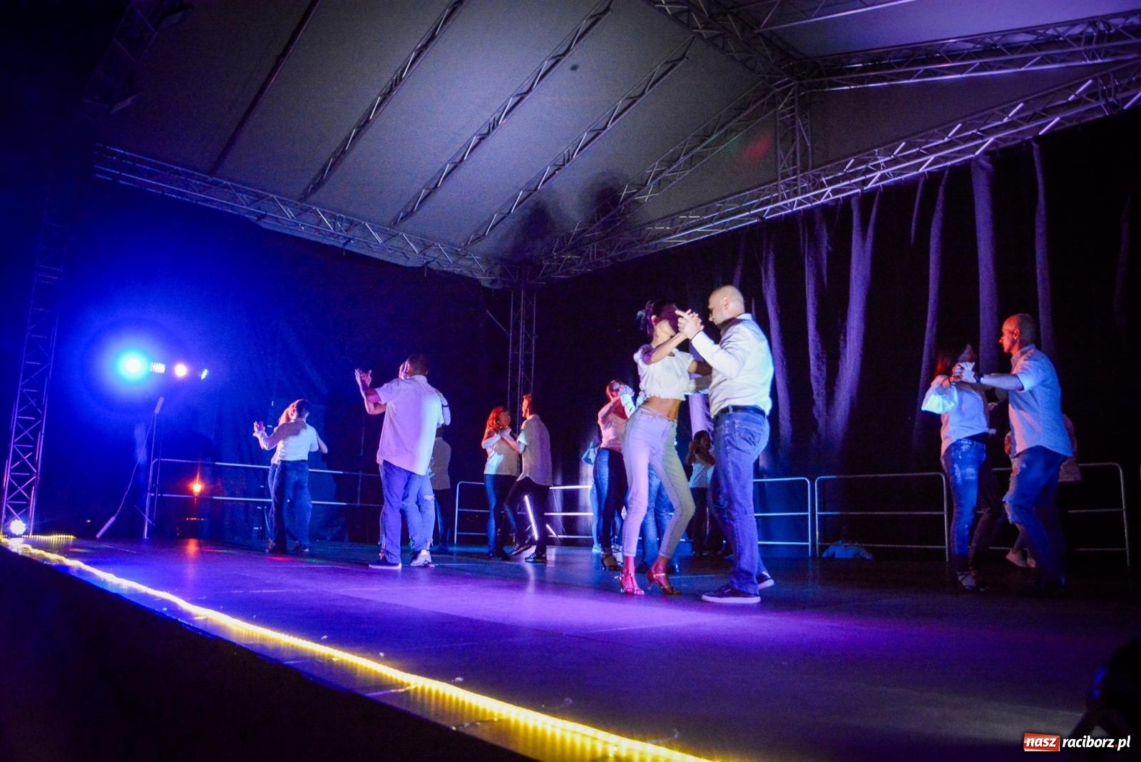 Zdjęcie w galerii na portalu naszraciborz.pl: LATINO PARTY ON AIR - roztańczony zamek w Raciborzu wiadomości z regionu