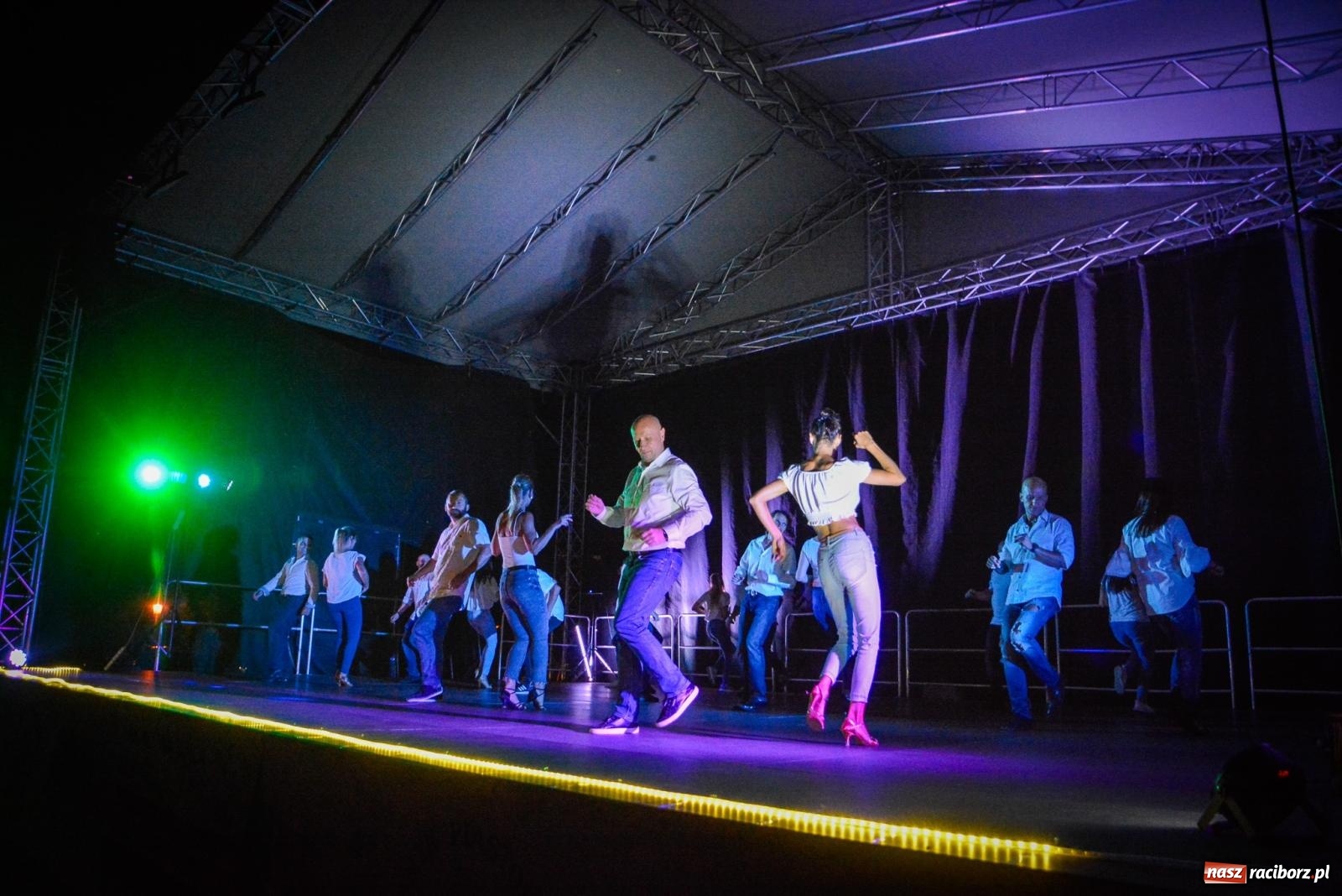 Zdjęcie w galerii na portalu naszraciborz.pl: LATINO PARTY ON AIR - roztańczony zamek w Raciborzu wiadomości z regionu